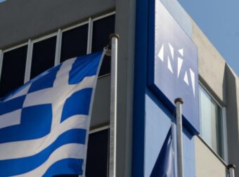 ΘΡΗΝΟΣ ΣΤΗ ΧΩΡΑ: ΠΕΘΑΝΕ ΞΑΦΝΙΚΑ ΒΟΥΛΕΥΤΗΣ ΤΗΣ ΝΕΑΣ ΔΗΜΟΚΡΑΤΙΑΣ