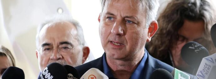 «Ο Γεράσιμος δίνει μάχη με πόνους φρικτούς, ζει στο σκοτάδι άδικα» – Συγκλονίζει ο πατέρας του μοναδικού επιζώντα από το πρώτο βαγόνι στα Τέμπη