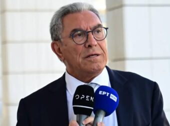 Βασίλης Καπερνάρος: Άγνωστοι έβαλαν εκρηκτικό μηχανισμό στο γραφείο του