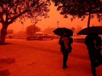 Κόκκινος συναγερμός: Η αφρικανική σκόνη «έπνιξε» τη χώρα