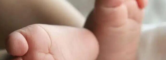 Φpίκη: Νεκρό 7 μηνών βρέφος από αδέσποτη σφαίρα μέσα σε μίνι μάρκετ