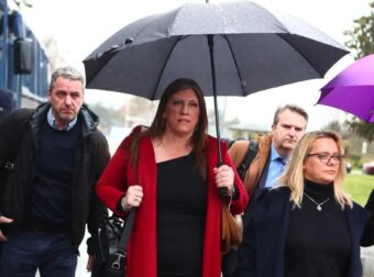 Λάρισα: Τινάχτηκε στον αέρα η δίκη για τα Τέμπη! Μετωπική Δικαστών με την Κωνσταντοπούλου: «Ζητάμε την παρέμβαση του Υπουργείου!»