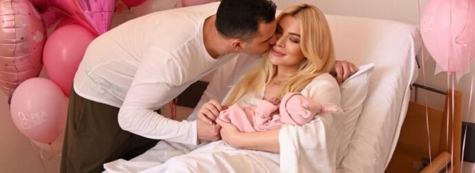 Κατερίνα Καινούργιου: Οι πρώτες φωτογραφίες με το μωρό και τον Παναγιώτη Κουτσουμπή – «Χάνομαι σε δάκρυα χαράς»