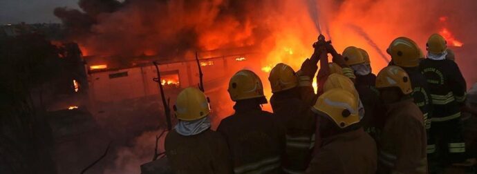 ΣΥΝΑΓΕΡΜΟΣ: Φωτιά σε εργοστάσιο – Τουλάχιστον 13 νεκροί και 40 τραυματίες