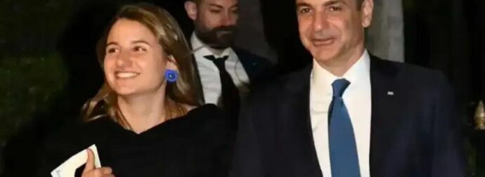 Σάλος με τις φωτογραφίες της κόρης του Μητσοτάκη: Έτσι εμφανίστηκε στο δείπνο με τον Εμανουέλ Μακρόν