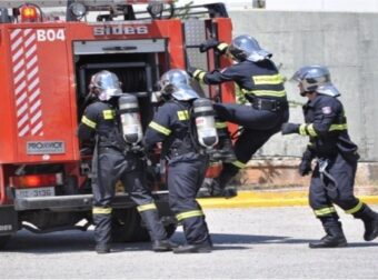 Μεγάλη φωτιά ΤΩΡΑ στο ΣΕΦ – Διακόπηκε η κυκλοφορία