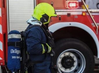 ΣΟΚ ΤΩΡΑ: ΕΤΣΙ ΕΠΙΑΣΕ ΦΩΤΙΑ ΣΤΟ ΚΕΝΤΡΟ ΤΗΣ ΑΘΗΝΑΣ – ΚΑΝΕΙΣ ΔΕΝ ΕΙΔΕ ΤΟ…