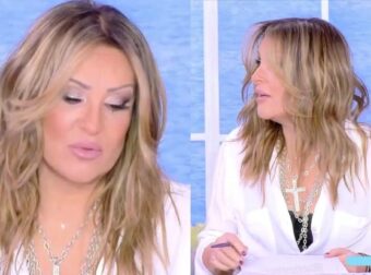 Άφωνη η Γερμανού: Η στιγμή που διάσημη παρουσιάστρια κάνει «ντου» στο πλατό του Καλύτερα Δεν Γίνεται – Βίντεο
