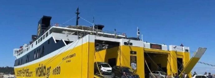 Αναστάτωση στη Ζάκυνθο: Πλοίο με 679 επιβάτες προσέκρουσε στο λιμάνι κατά την πρόσδεση (vid)