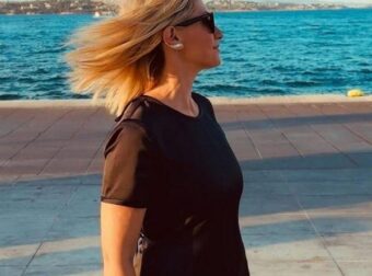 ΜΑΘΕΥΤΗΚΕ: ΑΥΤΗ Η ΠΑΡΟΥΣΙΑΣΤΡΙΑ ΠΑΙΡΝΕΙ ΤΗ ΘΕΣΗ ΤΗΣ ΣΙΑΣ ΚΟΣΙΩΝΗ
