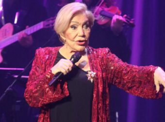 “ΔΕΝ ΝΤΡΑΠΗΚΑΤΕ;” ΣΟΚ ΤΙ ΓΡΑΦΕΙ Η ΜΑΡΜΑΡΙΝΗ ΠΛΑΚΑ ΣΤΟΝ ΤΑΦΟ ΤΗΣ ΣΠΟΥΔΑΙΑΣ ΜΑΡΙΝΕΛΛΑΣ