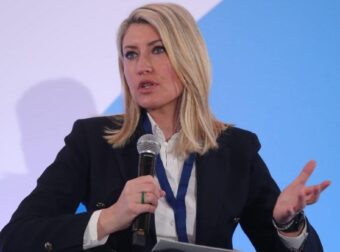 Ποιο MEGA και ποιος ΑΝΤ1: Σε κανάλι έκπληξη η Σία Κοσιώνη μετά το διαζύγιο με το ΣΚΑΪ