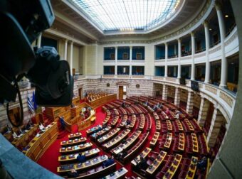 ΣΑΛΟΣ ΜΕ ΤΑ ΠΟΘΕΝ ΕΣΧΕΣ: ΑΥΤΟΣ ΕΙΝΑΙ Ο ΠΙΟ ΠΛΟΥΣΙΟΣ ΠΟΛΙΤΙΚΟΣ ΤΗΣ ΕΛΛΑΔΑΣ
