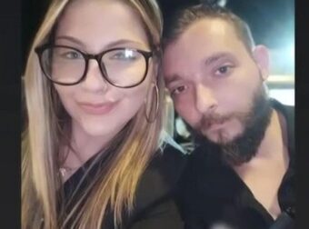 ΜΑΘΕΥΤΗΚΕ ΓΙΑΤΙ ΠΑΤΗΣΕ ΜΕ ΤΟ ΑΜΑΞΙ ΤΗΝ 28ΧΡΟΝΗ Ο ΣΥΖΥΓΟΣ ΤΗΣ ΣΤΟ ΗΡΑΚΛΕΙΟ – ΕΜΑΘΕ ΟΤΙ…