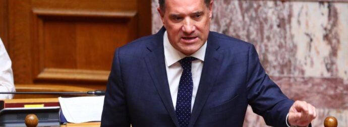 Άδωνις Γεωργιάδης: Διαψεύδει ότι εμφανίζεται σε φωτό προσωπικών στιγμών