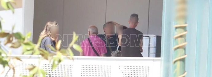Ηλιούπολη: Οι πρώτες εικόνες από την διακομιδή της δεύτερης ανήλικης στο ΚΑΤ – Το σημείωμα που άφησε η άλλη 17χρονη πριν αυτοκτονήσει