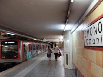 ΕΚΤΑΚΤΟ: Άνδρας έπεσε στις γραμμές του ηλεκτρικού – “Δεν μπορώ άλλο να…”