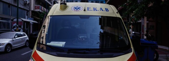 Συναγερμός στον Πειραιά: Νεαρή έπεσε από πολυκατοικία