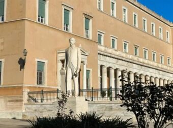Δέκα πρώην βουλευτές και στελέχη της ΝΔ καλούν σε δημιουργία νέου κόμματος – Ποιοι υπογράφουν