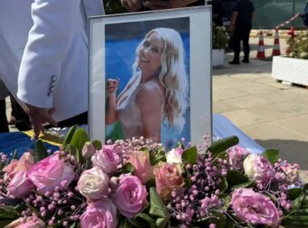 Γωγώ Μαστροκώστα: Δάκρυσαν όλοι! Η αποκάλυψη στην κηδεία της για το κρυφό της έργο
