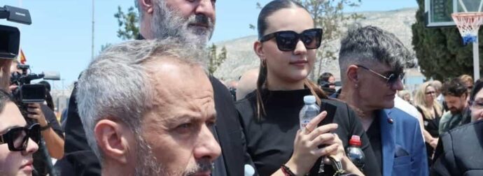 Γωγώ Μαστροκώστα: Σκιά του εαυτού του ο Δέλλας στο 3ημερο μνημόσυνο- Τι συνέβη στο νεκροταφείο Ευηνοχωρίου και λύγισαν όλοι