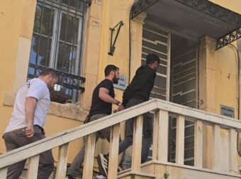 Κακοποίηση 3χρονης: Στη φυλακή η μητέρα και ο Πακιστανός σύντροφος – Το ζευγάρι αρνείται τα πάντα