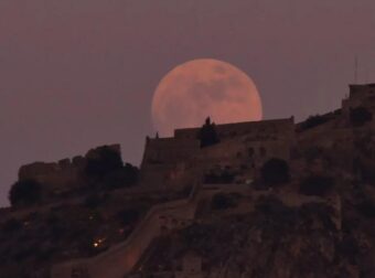 Φαινόμενο που συμβαίνει σπάνια: Πότε θα είναι ορατό το «Μπλε Φεγγάρι»