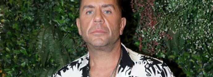 Γιώργος Μαζωνάκης: Ανησυχία μετά τη φωτογραφία με τα σημάδια στο πρόσωπό του – Σοκάρει η νέα εικόνα του
