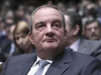 ΒΑΡΥ ΠΕΝΘΟΣ ΓΙΑ ΤΟΝ ΚΩΣΤΑ ΚΑΡΑΜΑΝΛΗ – ΜΟΛΙΣ ΜΑΘΕΥΤΗΚΑΝ ΤΑ ΔΥΣΑΡΕΣΤΑ