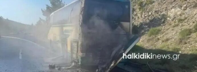 Λεωφορείο του ΚΤΕΛ τυλίχτηκε στις φλόγες