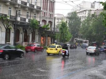 Έντονη κακοκαιρία με καταιγίδες και χαλάζι: Η επικίνδυνη μέρα για την Αττική