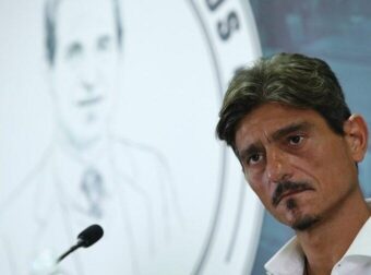 Αγανακτισμένος ο πρόεδρος του Παναθηναϊκού Δημήτρης Γιαννακόπουλος! Πηγαίνει πάνω κάτω και μονολογεί….