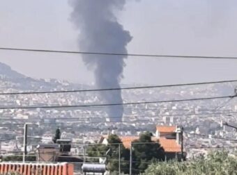 Συναγερμός στο Μενίδι: Μεγάλη φωτιά σε εξέλιξη – Πυκνοί καπνοί σκέπασαν περιοχές της Αττικής