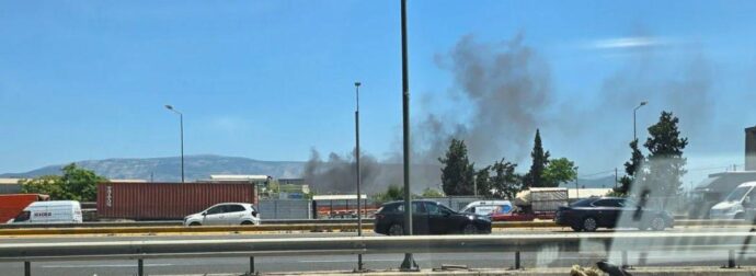 Συναγερμός στο Αιγάλεω: Μεγάλη φωτιά σε εργοστάσιο πλαστικών – Ισχυρές δυνάμεις στο σημείο