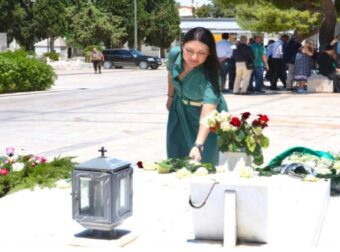 «Αχ ρε Ανδρέα…» – Η συγκινητική στιγμή της Νάντιας Γιαννακοπούλου στο μνημόσυνο του Παπανδρέου