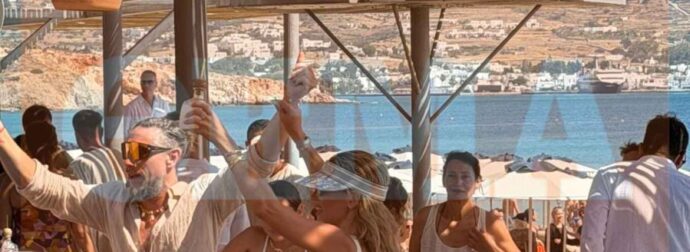 Το γαμήλιο πάρτι της Αθηνάς Οικονομάκου και του Μπρούνο Τσερέλα: Η μισή showbiz στην Πάρο (φωτογραφίες και βίντεο)