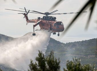 Μεγάλη φωτιά τώρα στη Στυλίδα! Μάχη με τις φλόγες και τους ισχυρούς ανέμους – Σηκώθηκαν αεροσκάφη και ελικόπτερο!