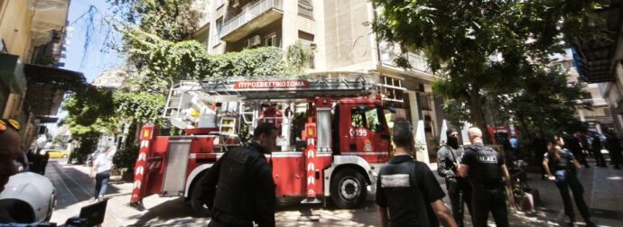 Συναγερμός στην Ομόνοια: Φωτιά σε ξενοδοχείο – Επιχείρηση απεγκλωβισμού ατόμων από τα μπαλκόνια