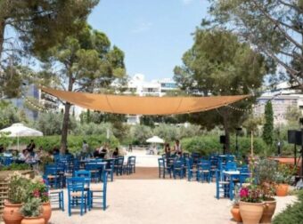 Παραδοσιακός καφενές στην Καλλιθέα απαγορεύει τα… κινητά! Τα αφήνεις στην είσοδο πριν μπεις