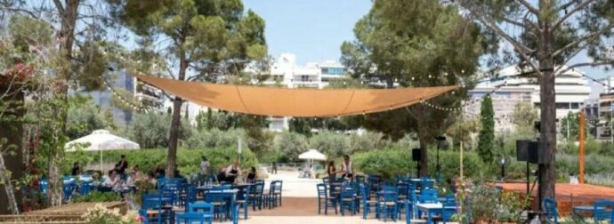 Παραδοσιακός καφενές στην Καλλιθέα απαγορεύει τα… κινητά! Τα αφήνεις στην είσοδο πριν μπεις