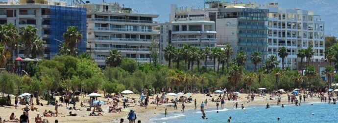 Συναγερμός στις παραλίες της Αττικής: Το βακτήριο E.coli που προκαλεί ανησυχία