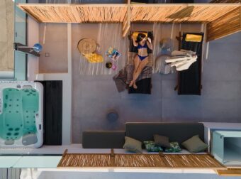Makava Suites: Μια ηλιόλουστη «όαση» κυκλαδίτικης κομψότητας στην καρδιά της Χώρας