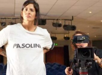 Η Μεγάλη Σφαγή των Β´ Καπή Αλίμου: Γιατί όλοι παραμιλάνε για την ελληνική ταινία με… ερασιτέχνες ηθοποιούς που σαρώνει στους κινηματογράφους;