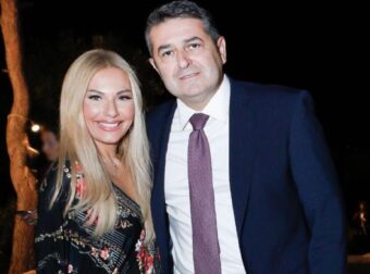 Γιώργος Μυλωνάκης: Η πρώτη βραδινή έξοδος μετά τη σοβαρή περιπέτεια υγείας – Στο πλευρό του η Τίνα Μεσσαροπούλου