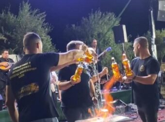 Να ρέει το ουίσκι: Σε πανηγύρι στην Αχαΐα βάζουν φωτιά στα τραπέζια 