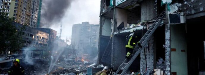 Φονική ρωσική επίθεση στο Κίεβο με 7 νεκρούς λίγο πριν την κρίσιμη Σύνοδο κορυφής του ΝΑΤΟ (Video)