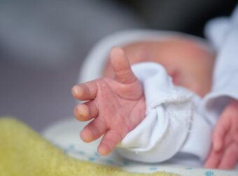 Τραγωδία στη Ρόδο: Δεν τα κατάφερε το 10 μηνών βρέφος που πνίγηκε από τροφή