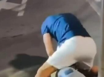 Βίντεο σοκ από την Ιταλία: Ακροδεξιός επιχειρηματίας ξυλοκοπά μετανάστη και ποστάρει το βίντεο στο διαδίκτυο!