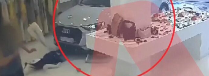 Σοκαριστικό τροχαίο στα Βριλήσσια: SUV διέλυσε τζαμαρία και «εισέβαλε» σε κατάστημα ρούχων