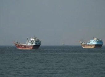 Στροφή 180 μοιρών από τον Τραμπ για τα Στενά του Ορμούζ: Αποσύρει τη χρέωση 20% και υπογράφει συμφωνίες με το Κόλπο